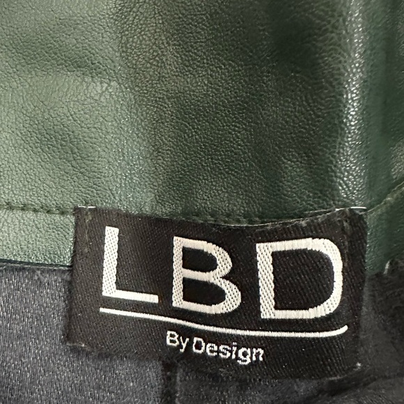 LBD by design Green Faux Leather Shorts size M - Picture 2 of 6